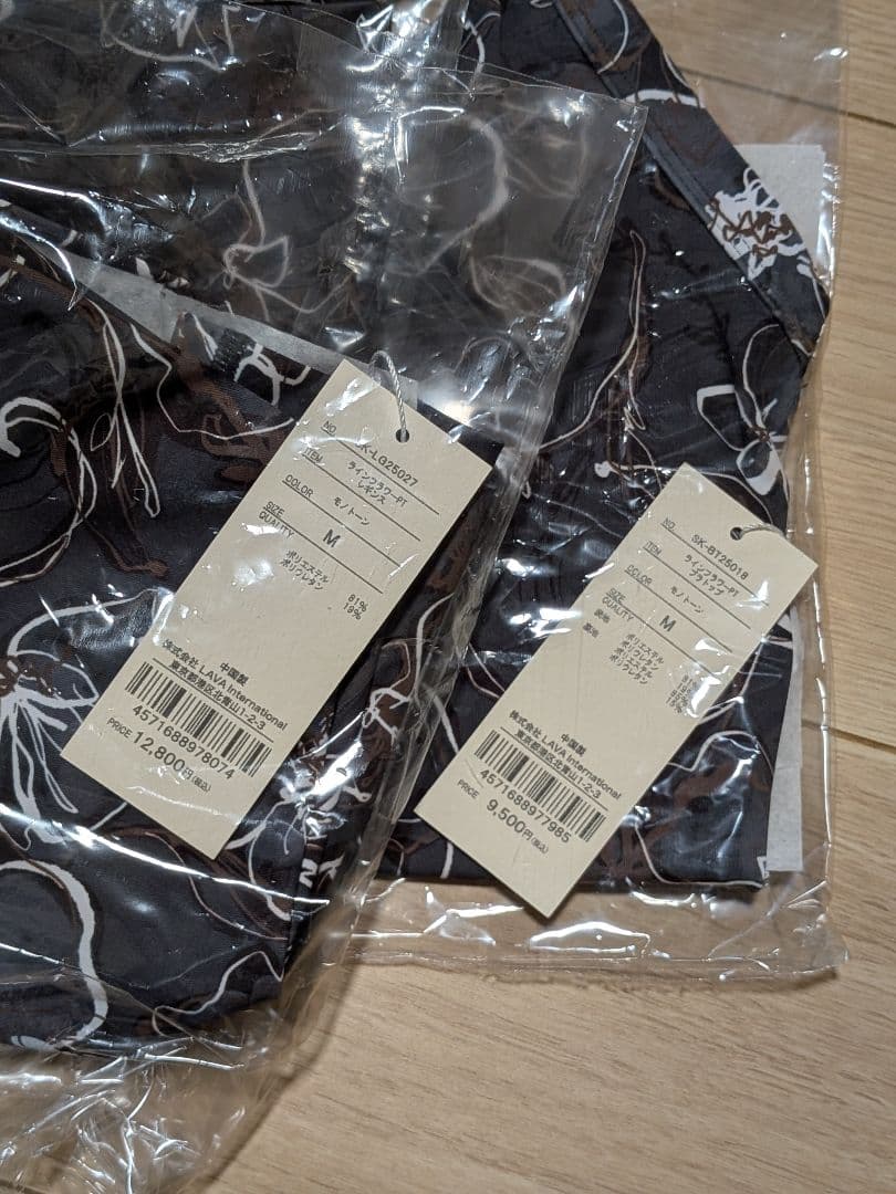 新品♡SUKALA ラインフラワープリントブラトップレギンス 上下 モノトーンМ