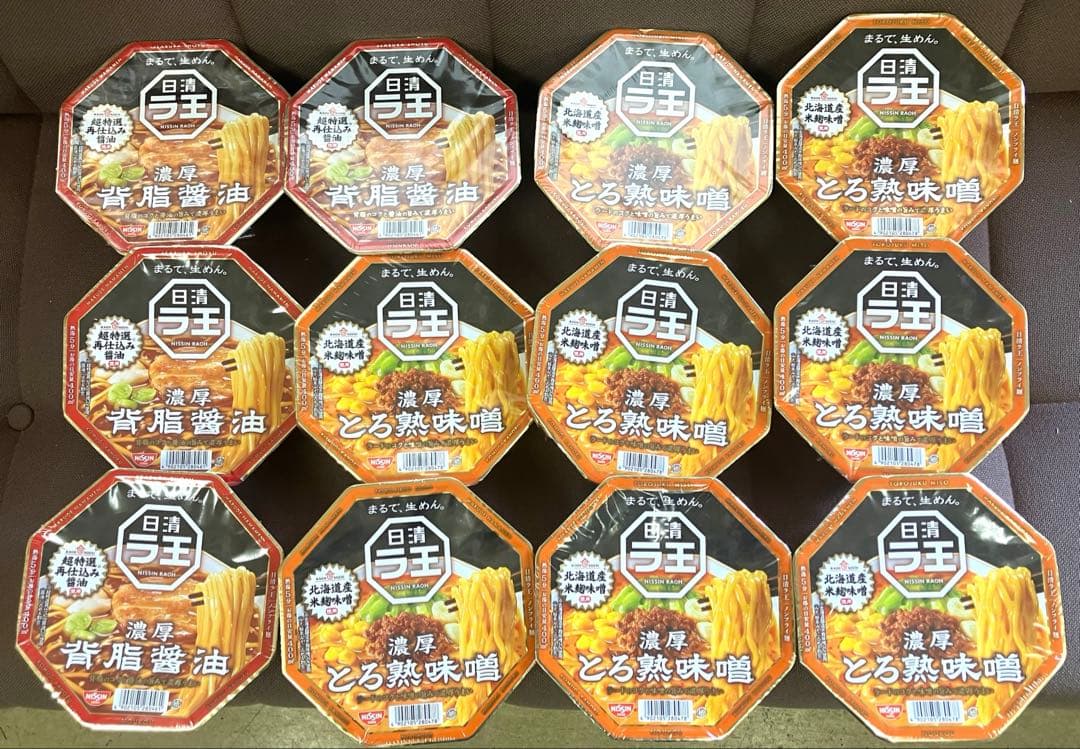 カップ麺　お菓子　ゼリーなどの販売です。
