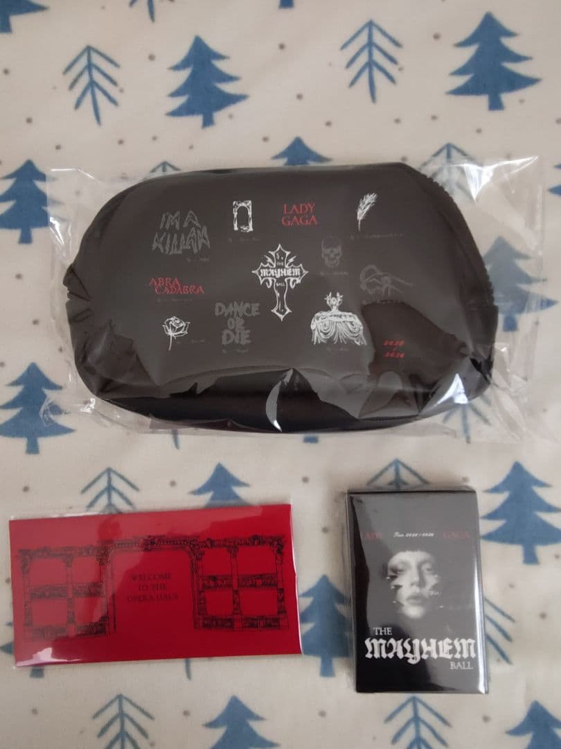レディガガ THE MAYHEM BALL VIP GOLDグッズ