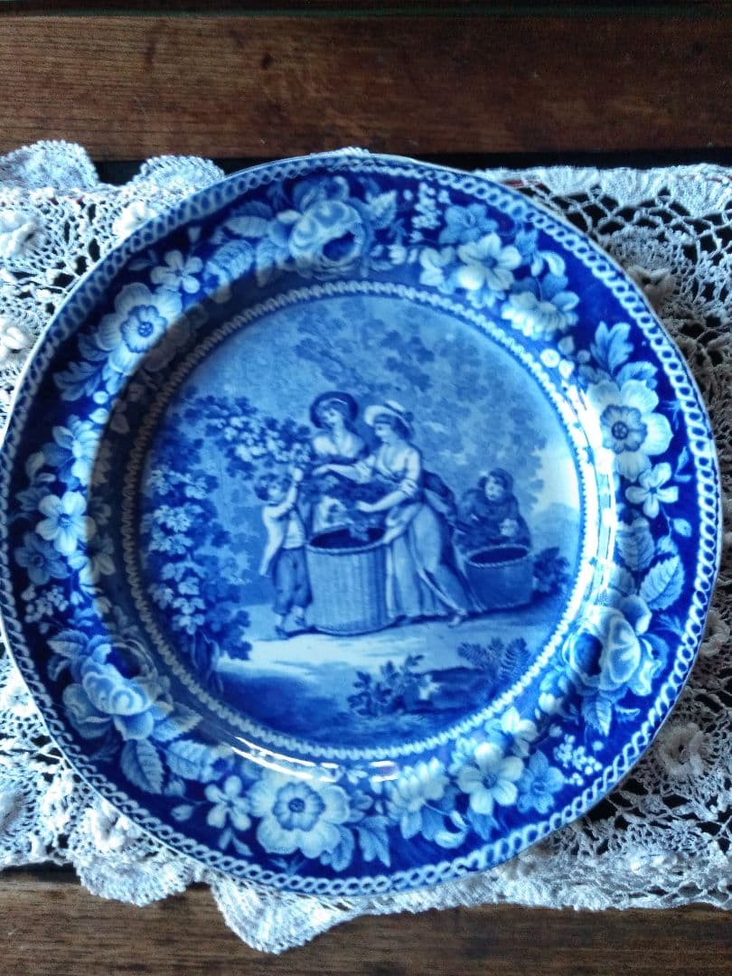 アンティーク、ブルーアンドホワイトの皿