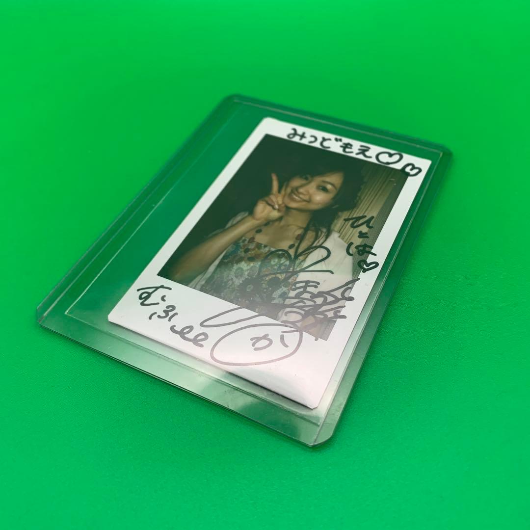 『戸松 遥』直筆サイン 入り チェキ ［みつどもえ ひとは］