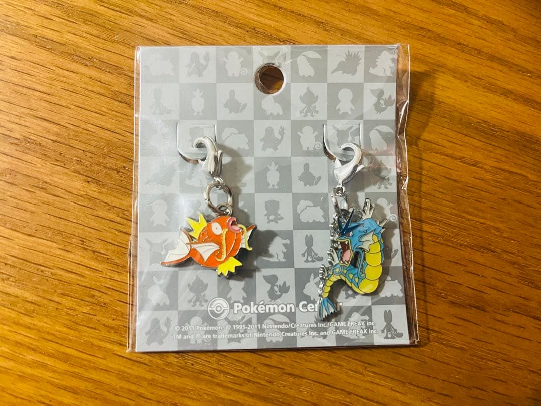 【激レア】ポケモンセンター限定　金のコイキング＆赤いギャラドス　メタルチャーム