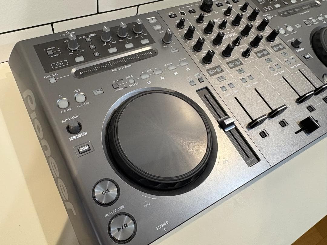 Pioneer DDJ-T1 TRAKTOR DJコントローラー