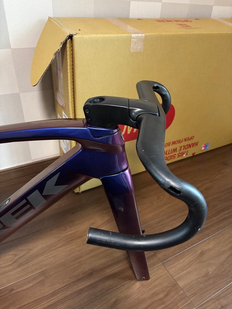 マドン MADONE SLR DISC専用ハンドル、ステム付き