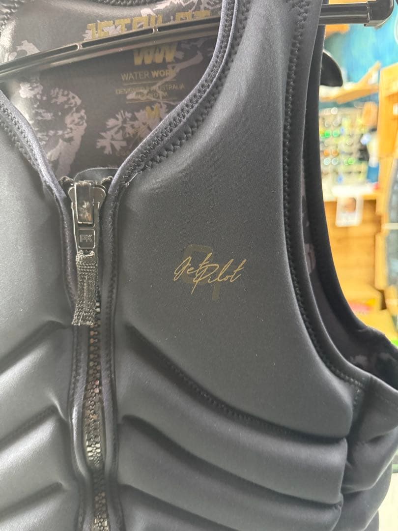 jetpilot cory-quantum neovest M　新品未使用