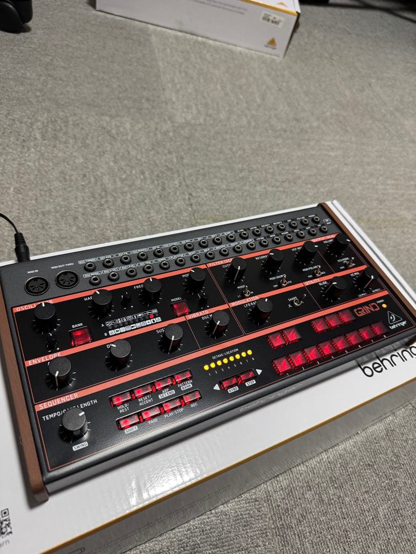 BEHRINGER GRIND ハイブリッドシンセサイザー