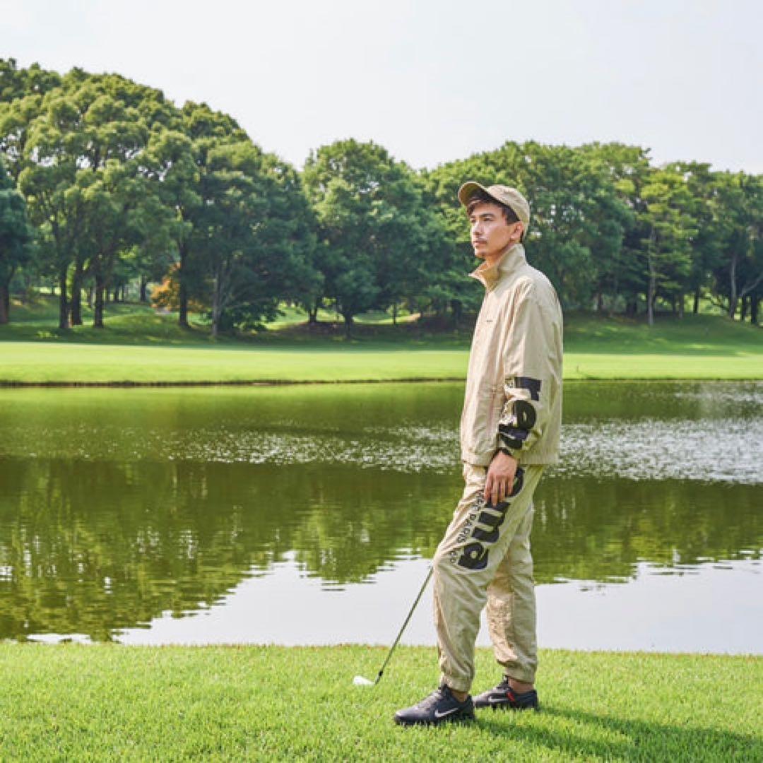 ビッグロゴナイロンジャケット　Lサイズ　ベージュ