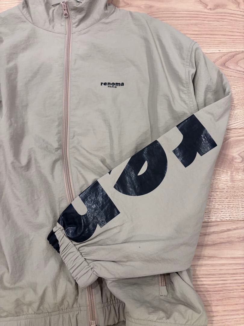 ビッグロゴナイロンジャケット　Lサイズ　ベージュ