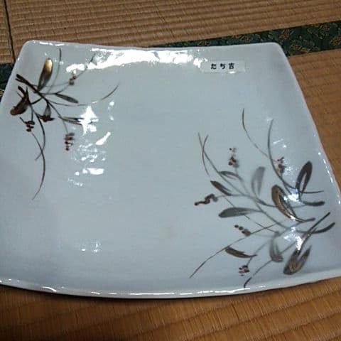 １６５蔵出しさすがたち吉　大皿一枚　白磁の如く輝き手ひねりの温もり