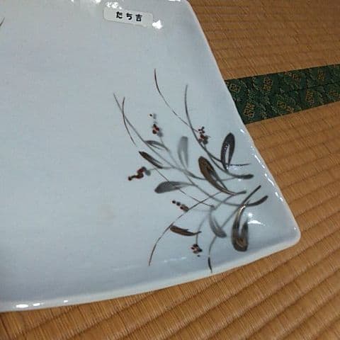 １６５蔵出しさすがたち吉　大皿一枚　白磁の如く輝き手ひねりの温もり