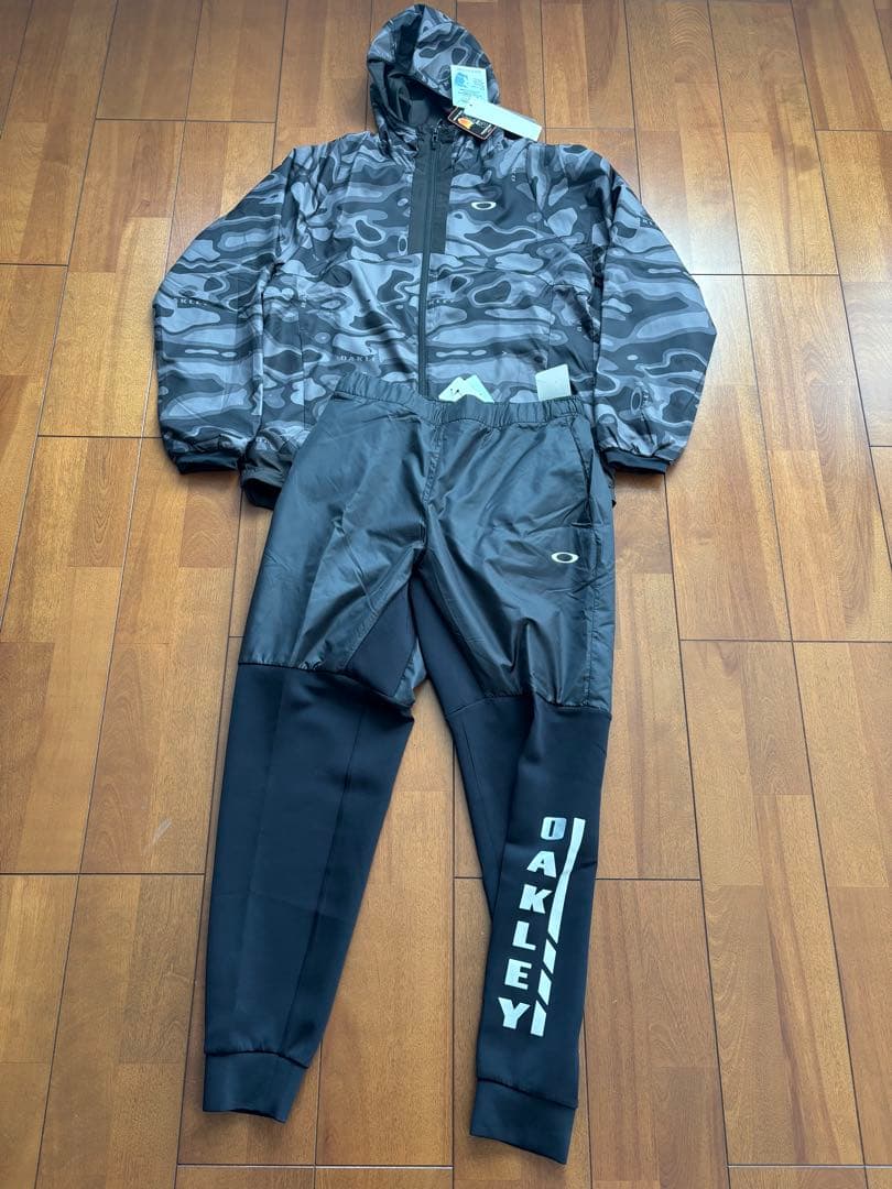【新品未タグ付】オークリー ウインドブレーカー（上L・下M）保温 撥水 静音機能