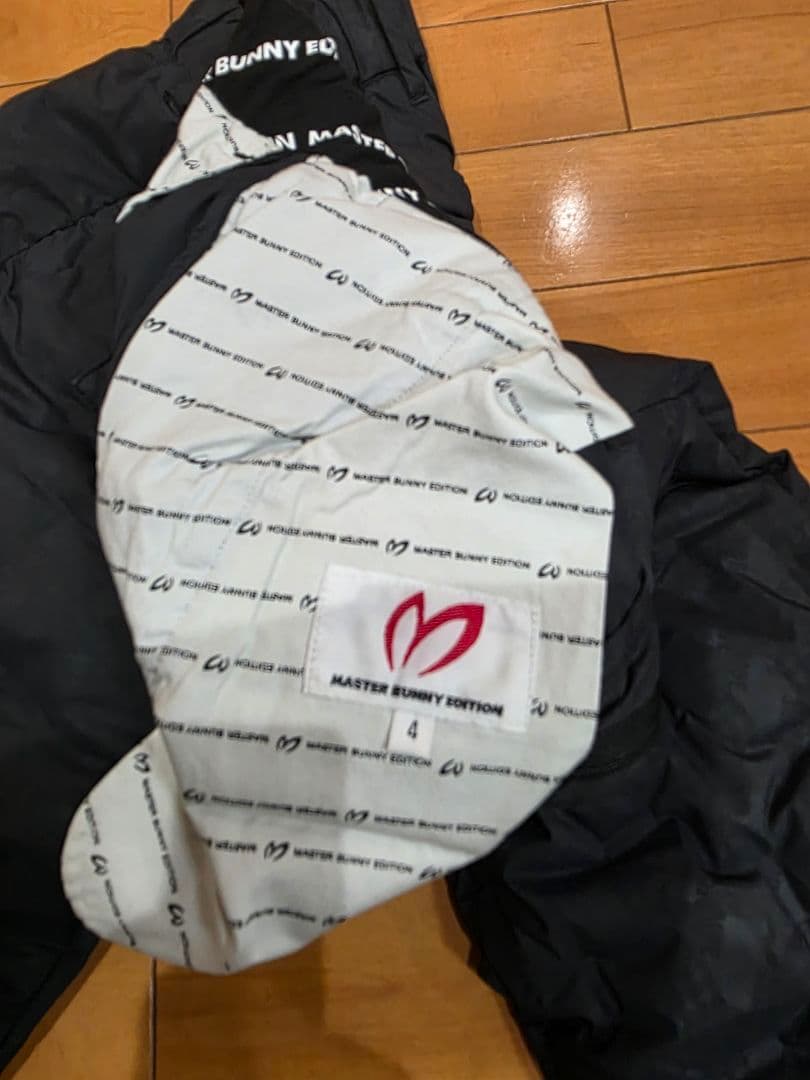 マスターバニー　中綿　ダウン風軽量パンツ 上着セットであります。