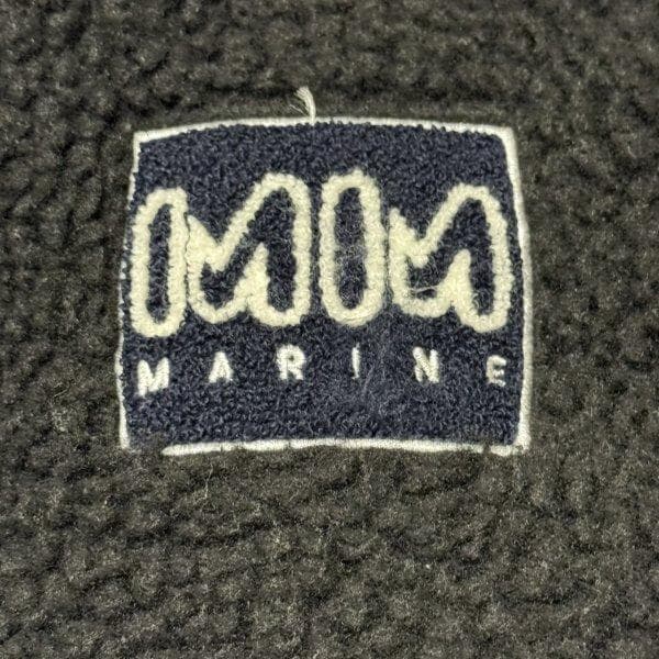 muta marine フリースベスト バックビッグロゴ ブラック ムータマリン