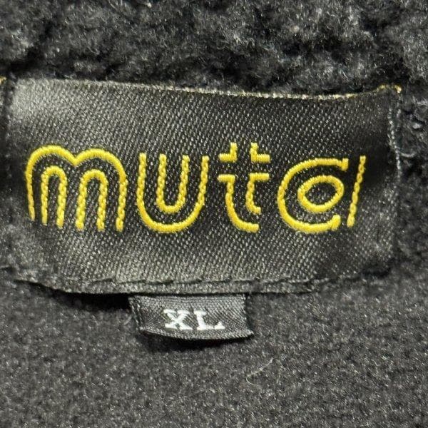 muta marine フリースベスト バックビッグロゴ ブラック ムータマリン