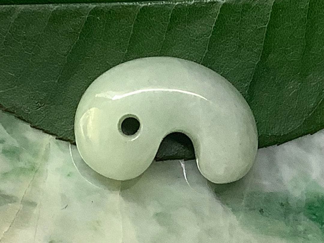 ✳摩訶不思議なお守り　糸魚川翡翠勾玉　極上高額材料使用　本物天然ひすいのお守り‼️