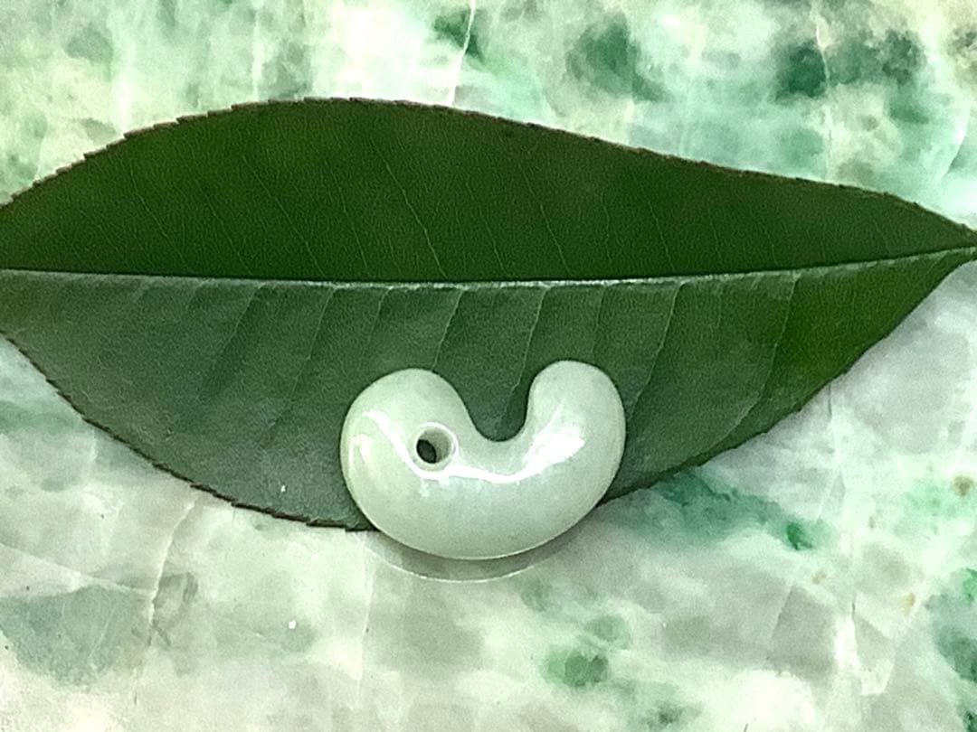 ✳摩訶不思議なお守り　糸魚川翡翠勾玉　極上高額材料使用　本物天然ひすいのお守り‼️