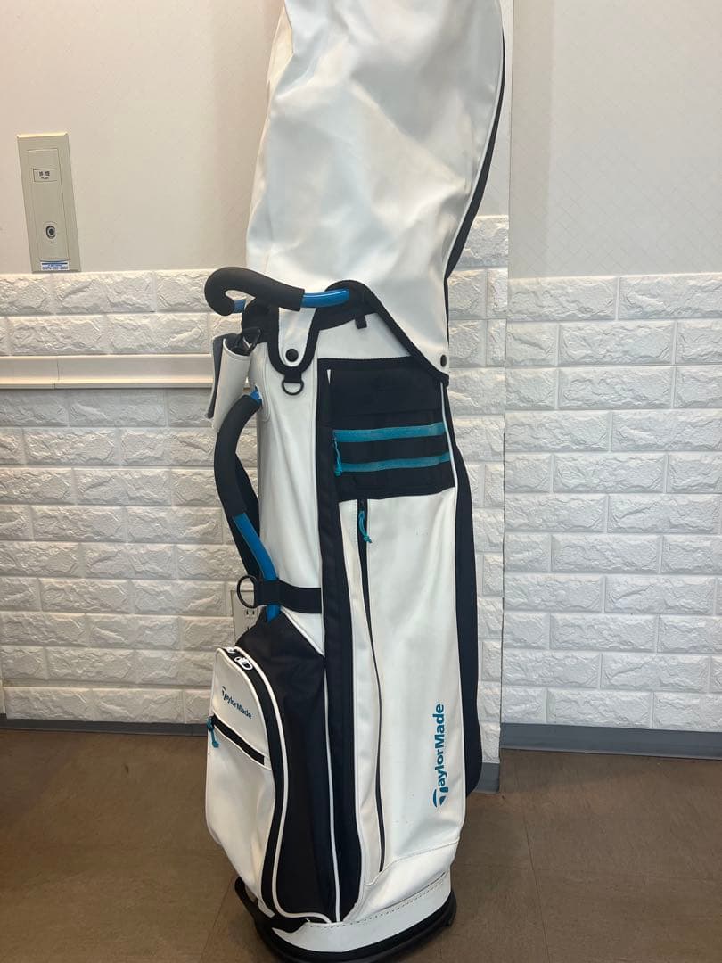 TaylorMade スタンド式キャディバッグ ホワイト/ブラック