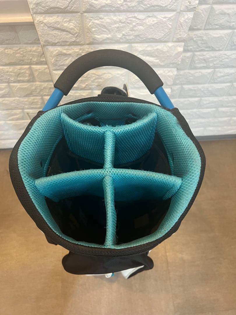 TaylorMade スタンド式キャディバッグ ホワイト/ブラック