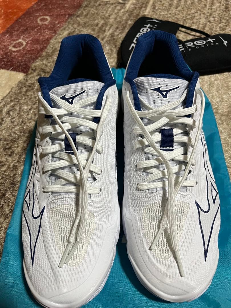 新作バレーボールシューズ箱無し ウエーブライトニング 28cm