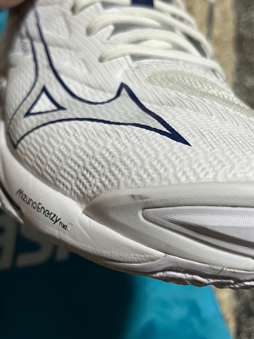 新作バレーボールシューズ箱無し ウエーブライトニング 28cm