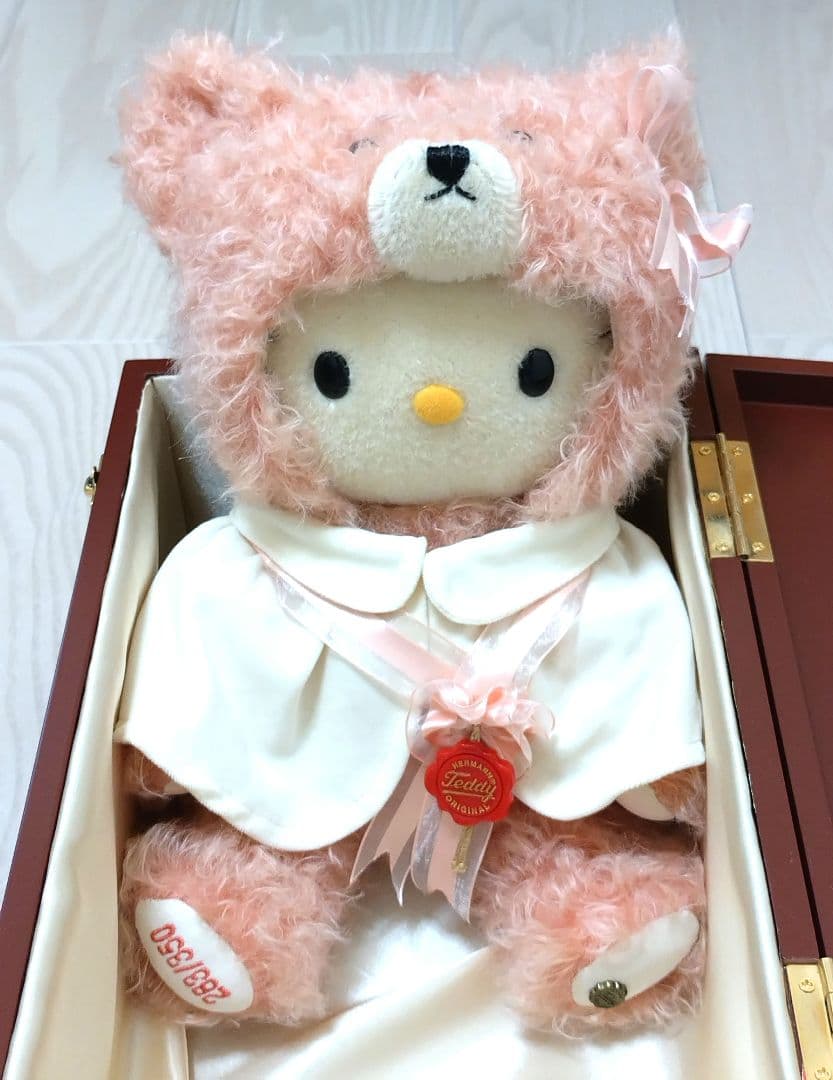 東京国立博物館「ハローキティ展」で展示のモデル！限定350体　キティ×ハーマン