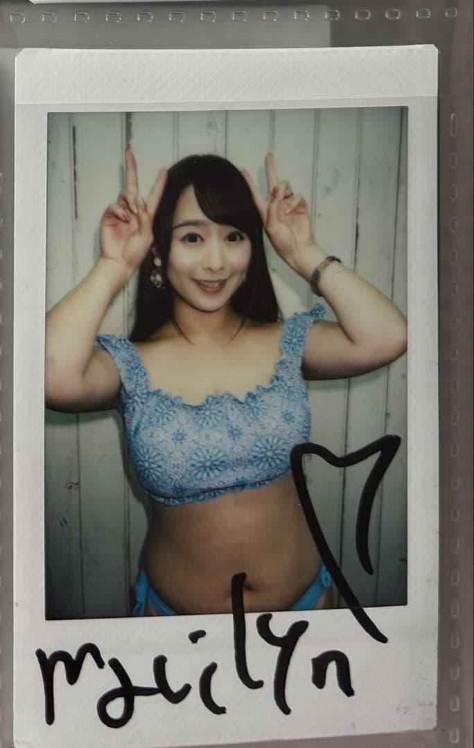 ダブルピース　白石茉莉奈　直筆サイン入りチェキ