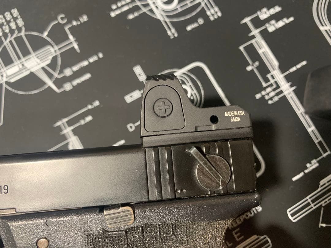 東京マルイ Glock 18C ガスブロガン 9x19 光学サイト搭載