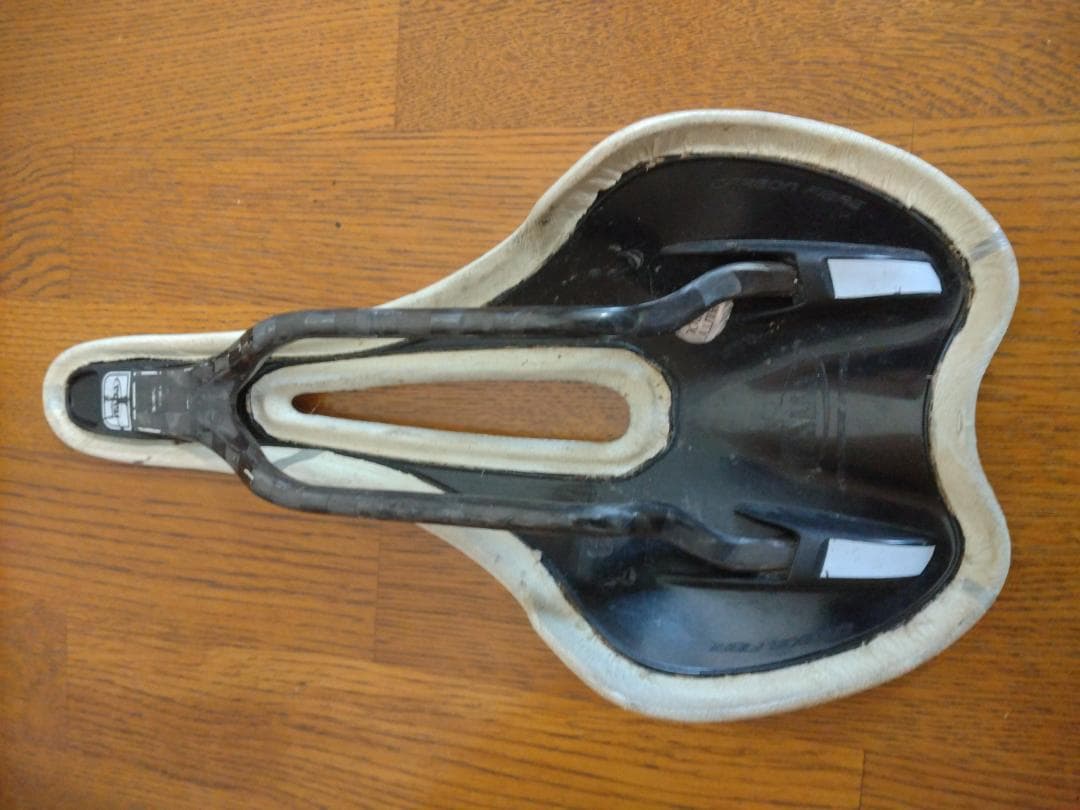 Selle Italia SLR CARBONIO ホワイト