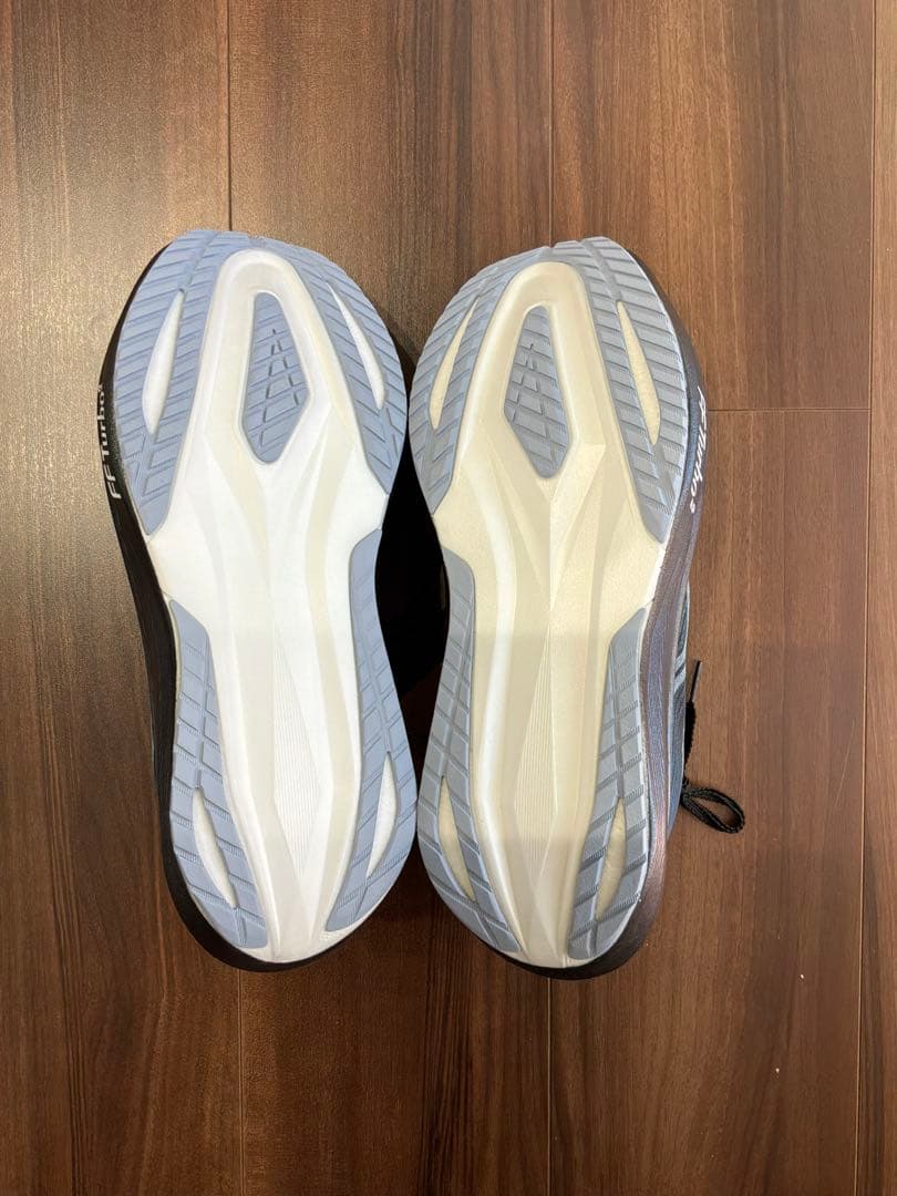 アシックスメガブラスト新品27.5センチ