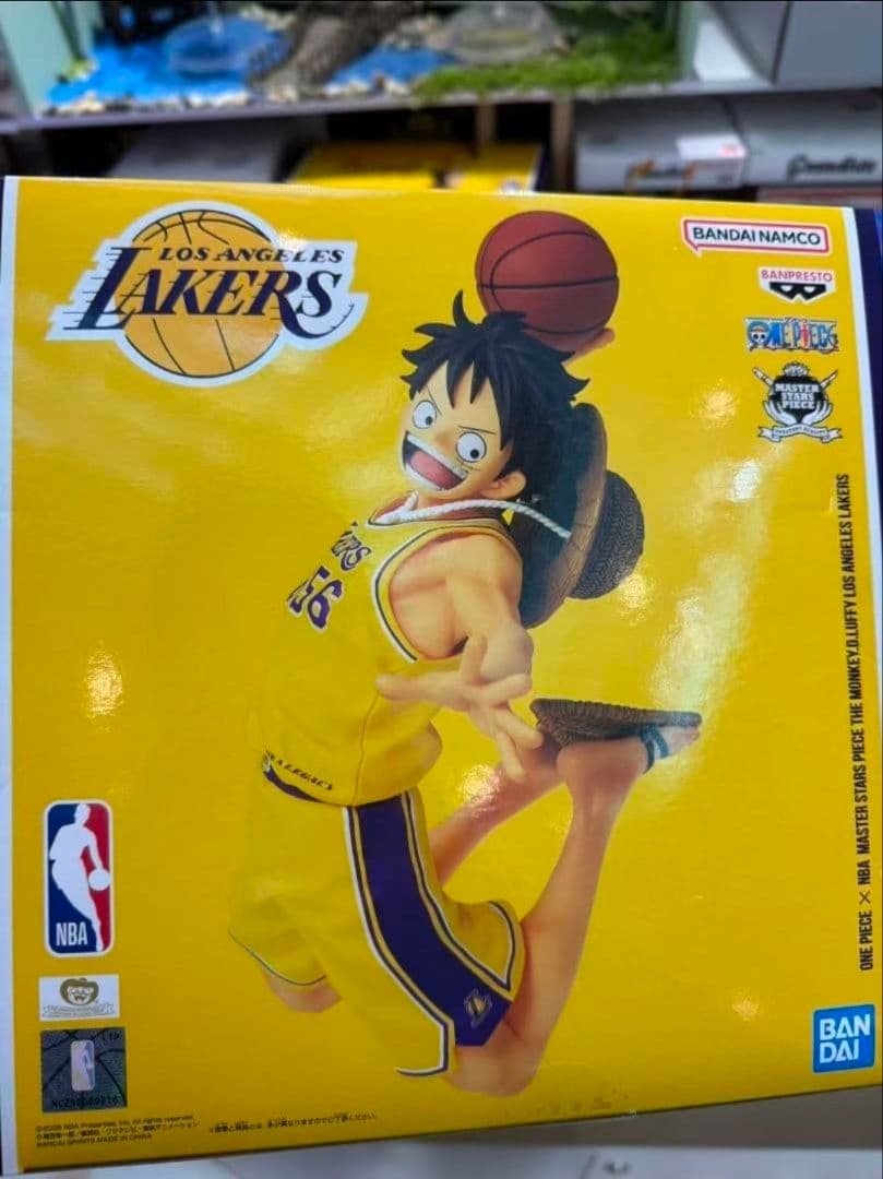 すぐ発送可NBALAKERSレイカーズルフィ フィギュアワンピースベースショップ