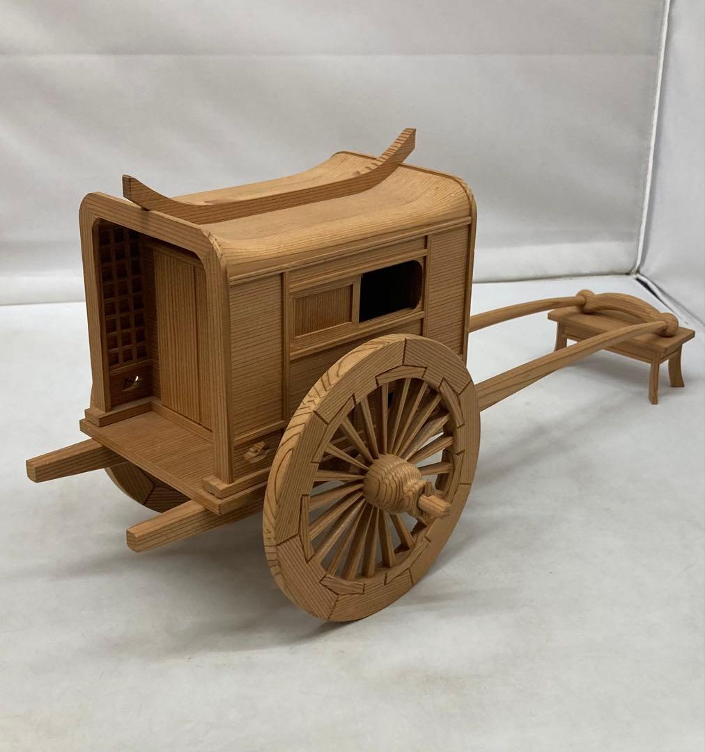 B535b 木地造 御所車置物　作者不詳　貴人乗り物　牛車　屋形車