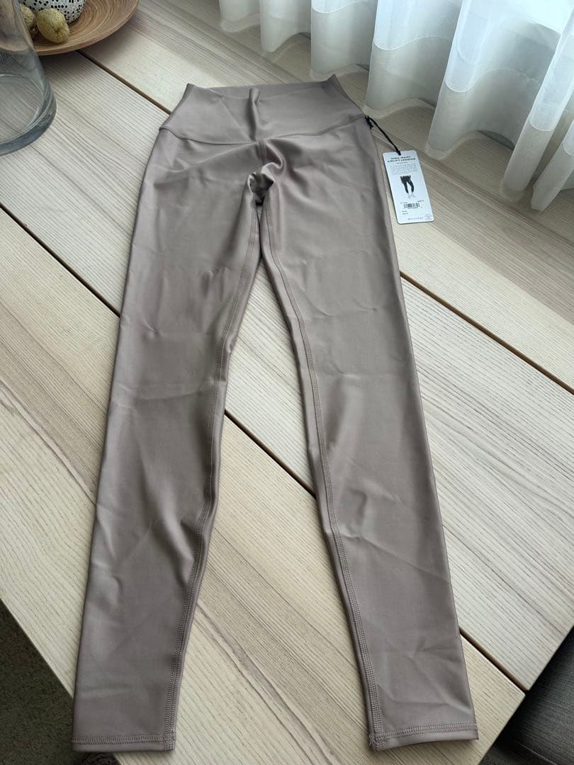 alo yoga アロ ヨガ アロヨガ ピラティス レギンス　エアリフト