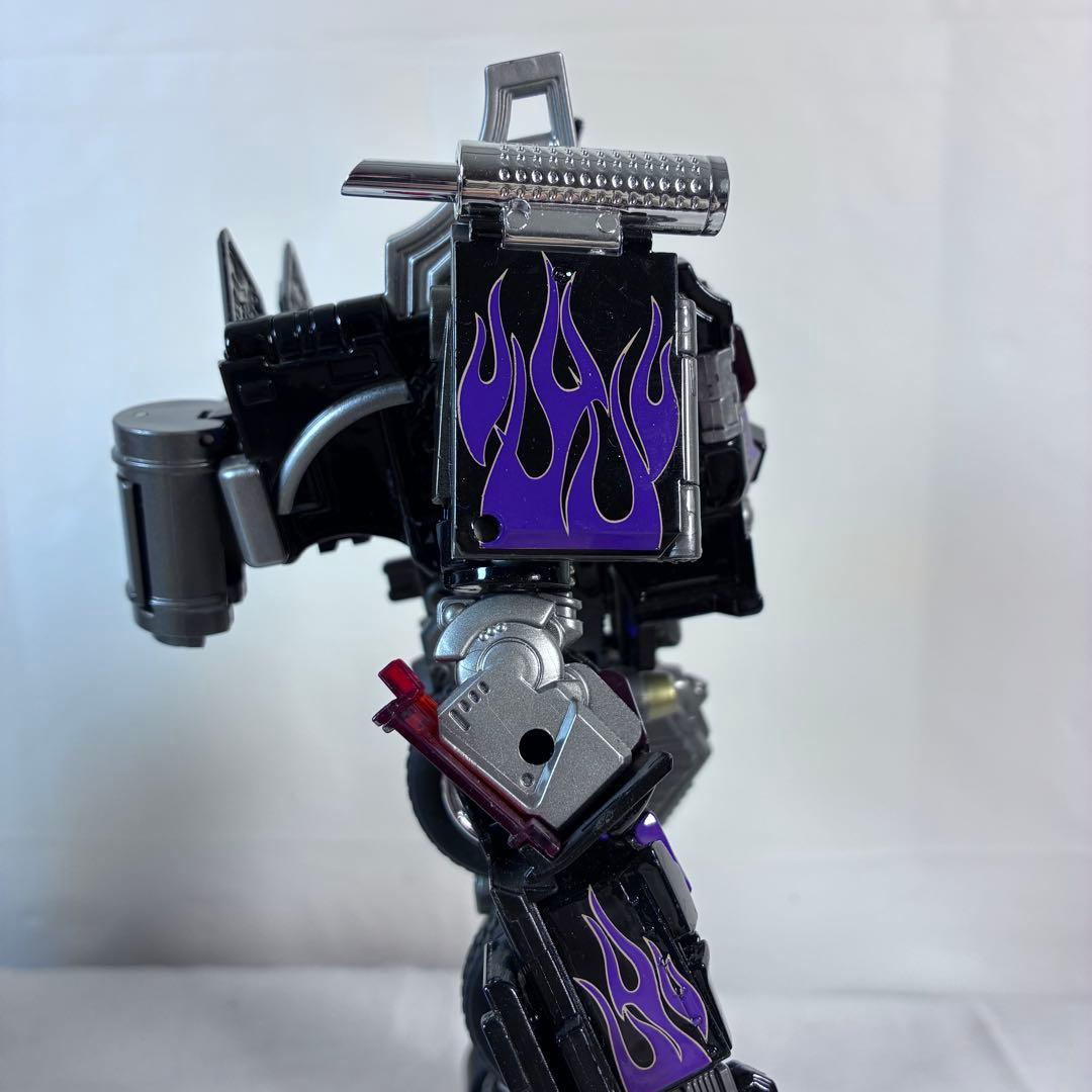 オプティマスプライム似、ネメシスプライム似の大型フィギュア