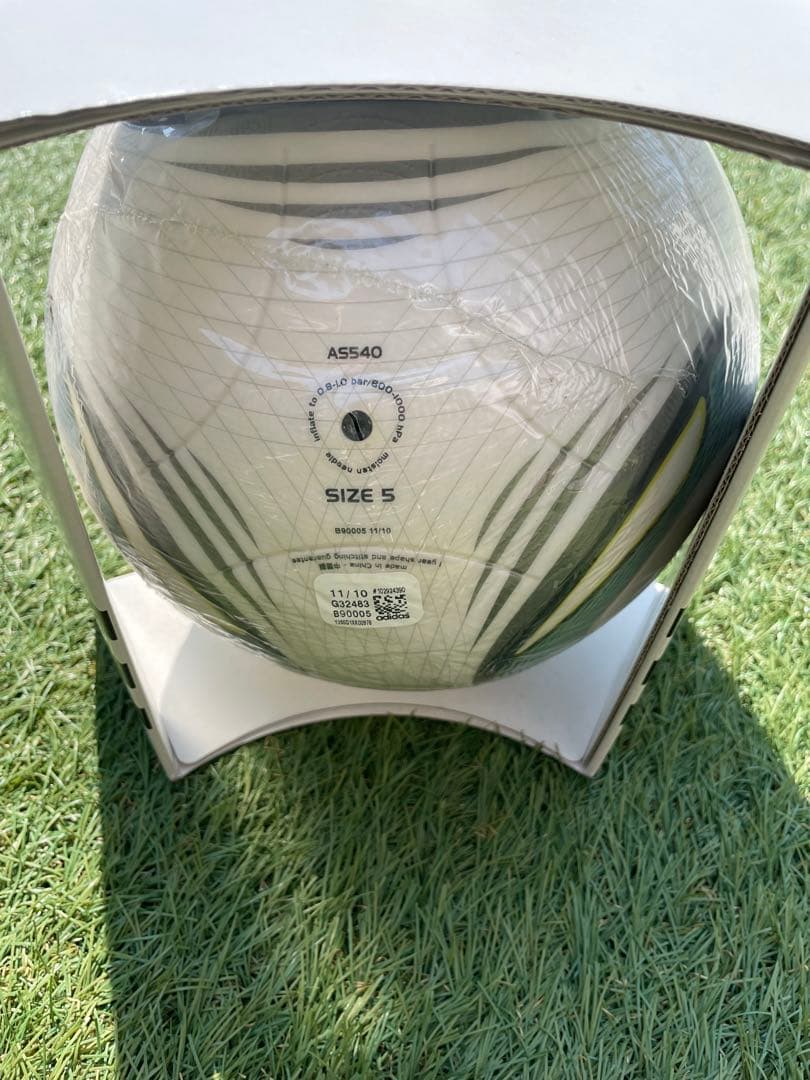 アディダス　サッカーボール　スピードセル