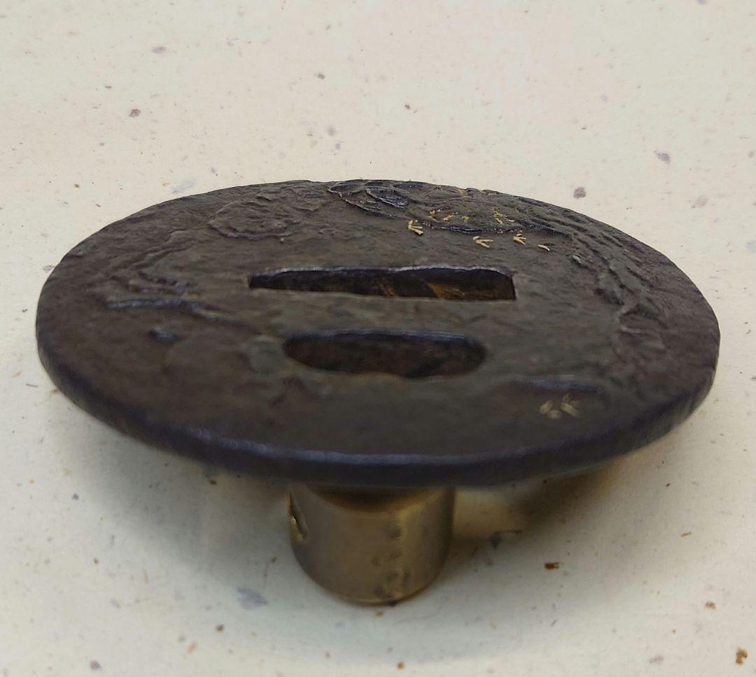 鉄鍔、鉄地に山水図、若芝