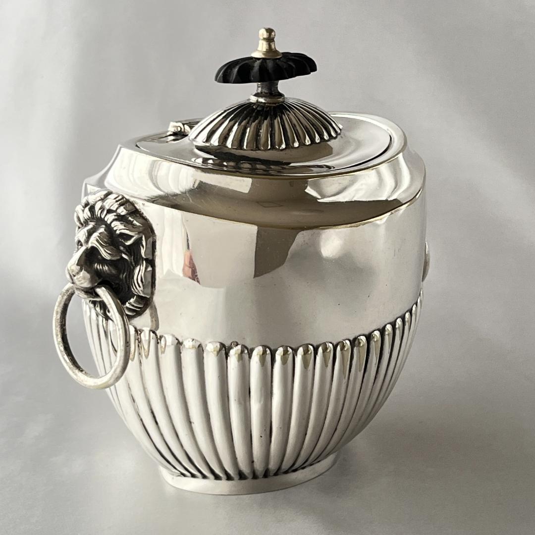 【英国】ライオンマスク ティーキャディ / ビスケットケース【シルバープレート】