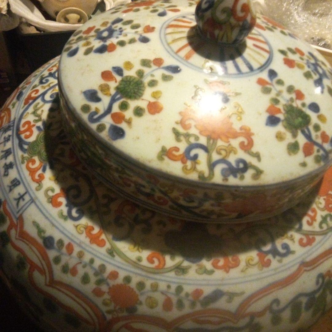 中国陶磁器　明萬歴赤絵　蓋付き大壺