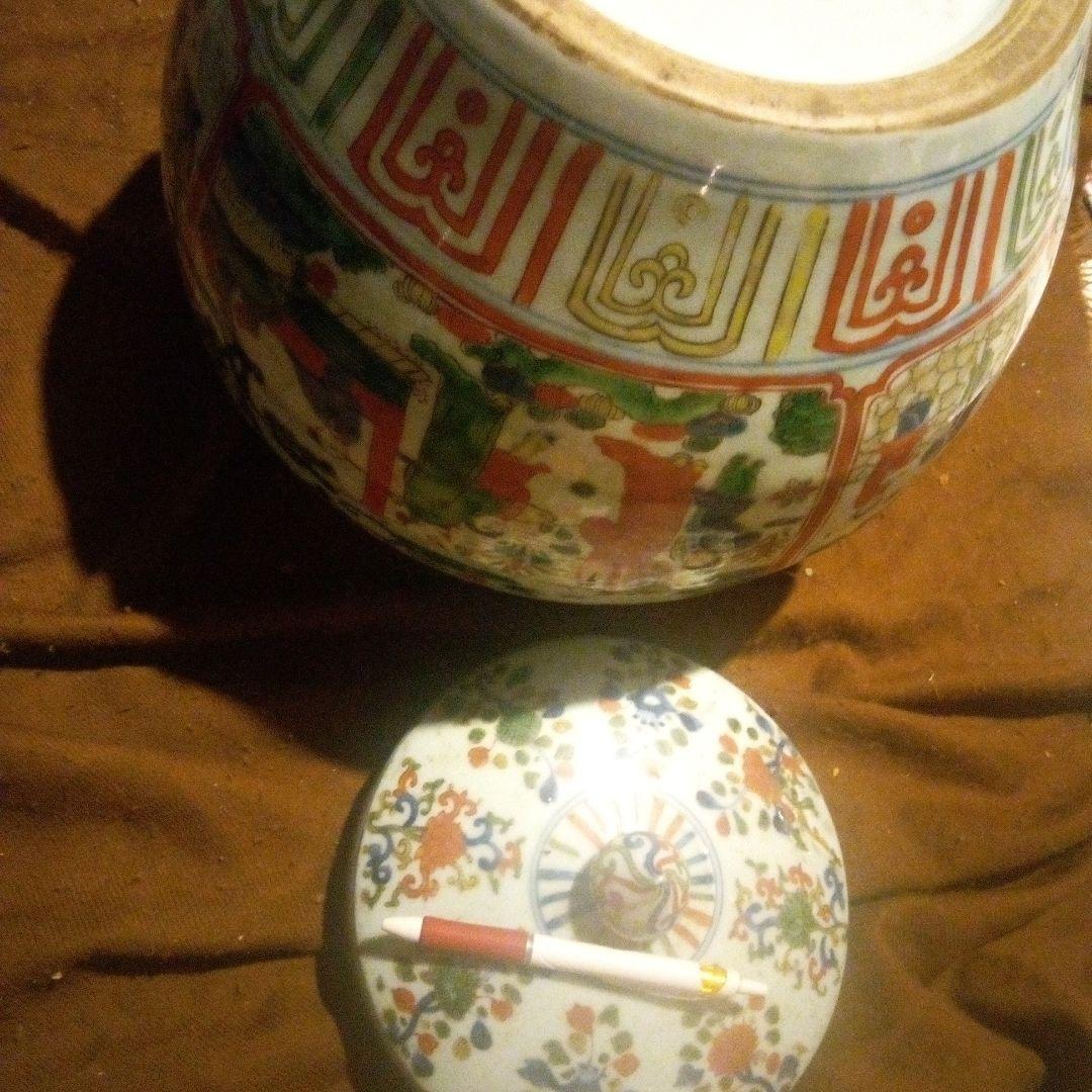 中国陶磁器　明萬歴赤絵　蓋付き大壺