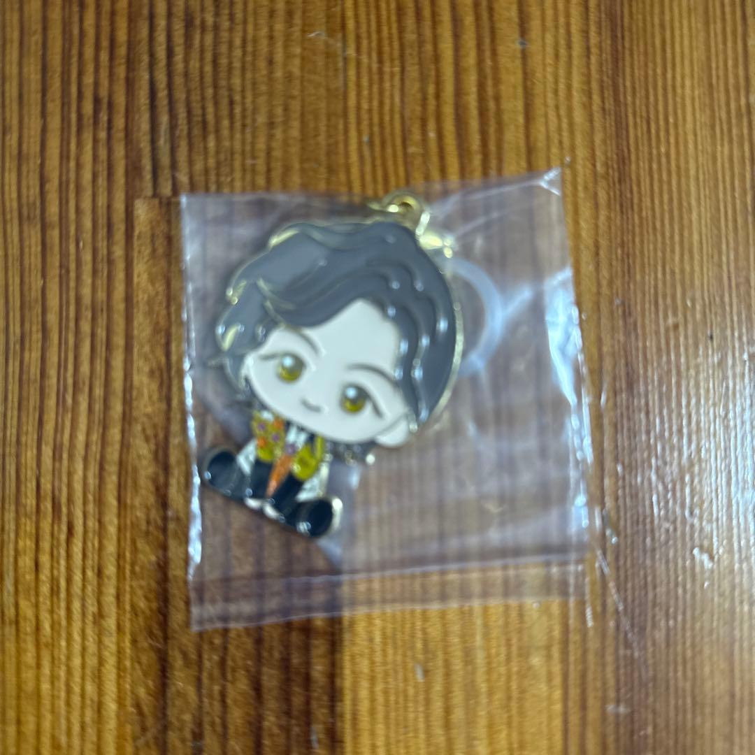 ローソン一番くじミセスのストールとキーホルダーセット、ライトドーム