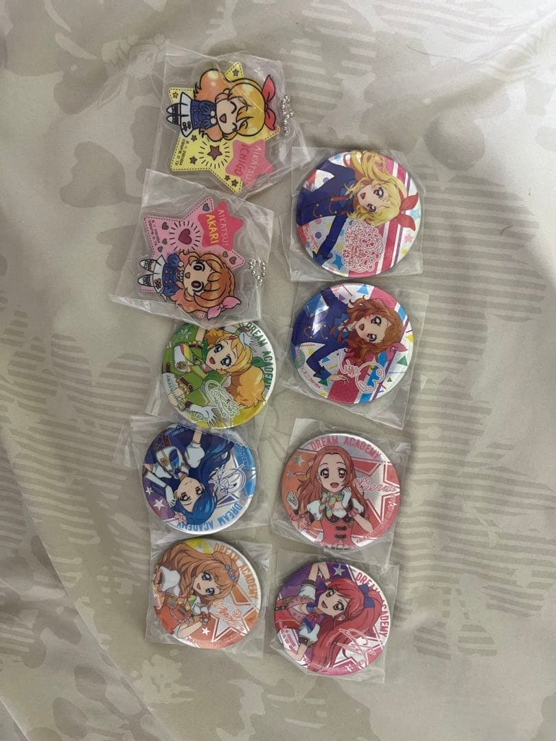 アイカツ　ガチャガチャ　缶バッジ　いちご　あかり　ドリアカ