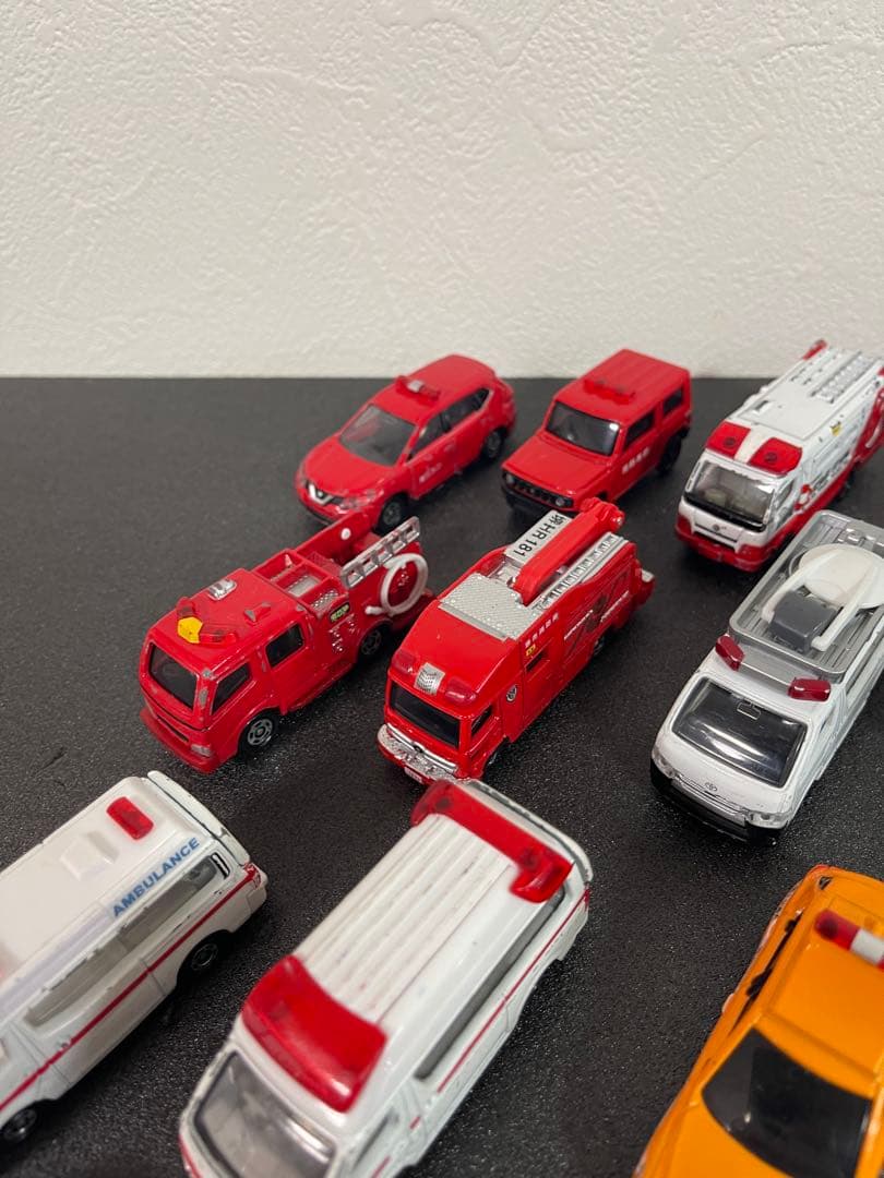 トミカ TOMICA 緊急車両 32台セット おもちゃ ミニカー