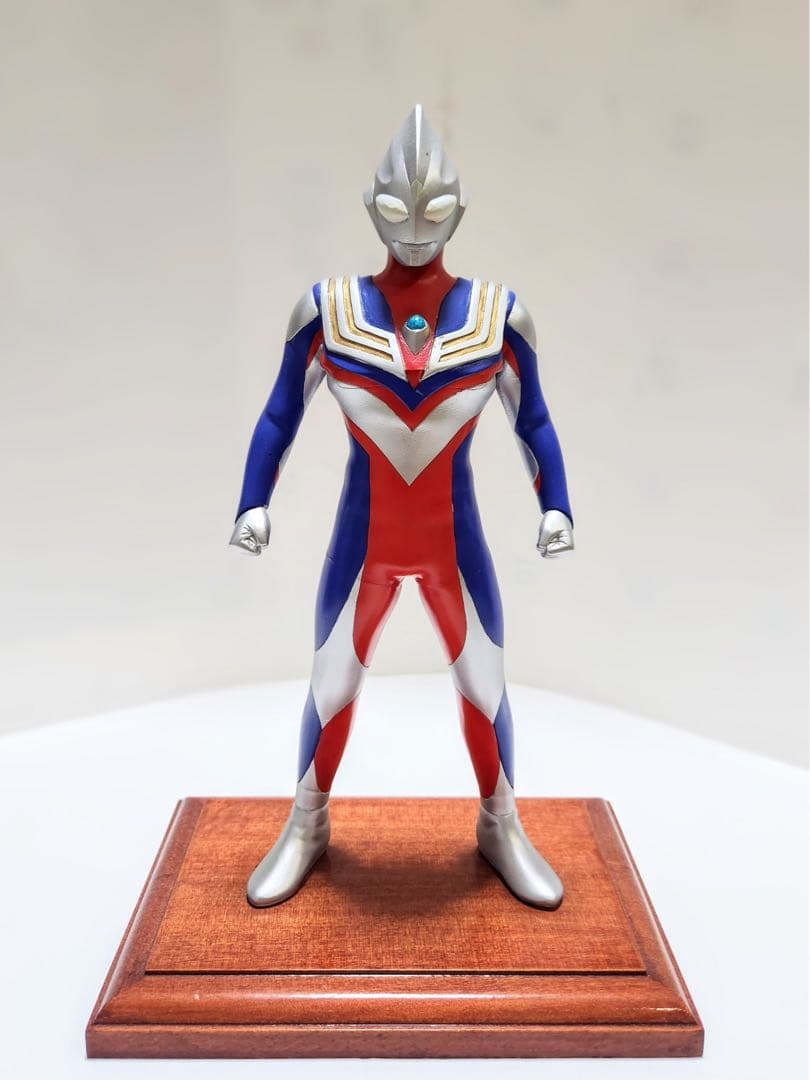 ワンフェス限定ウルトラマンティガレジン22cmプロ完成品シャーロックリペイント付