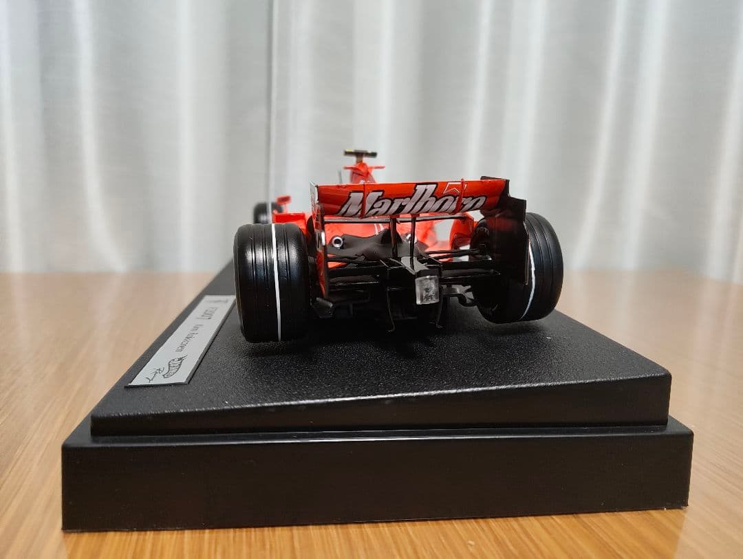 ミニカー Hot Wheels F2007 Kimi Raikkonen 1/18