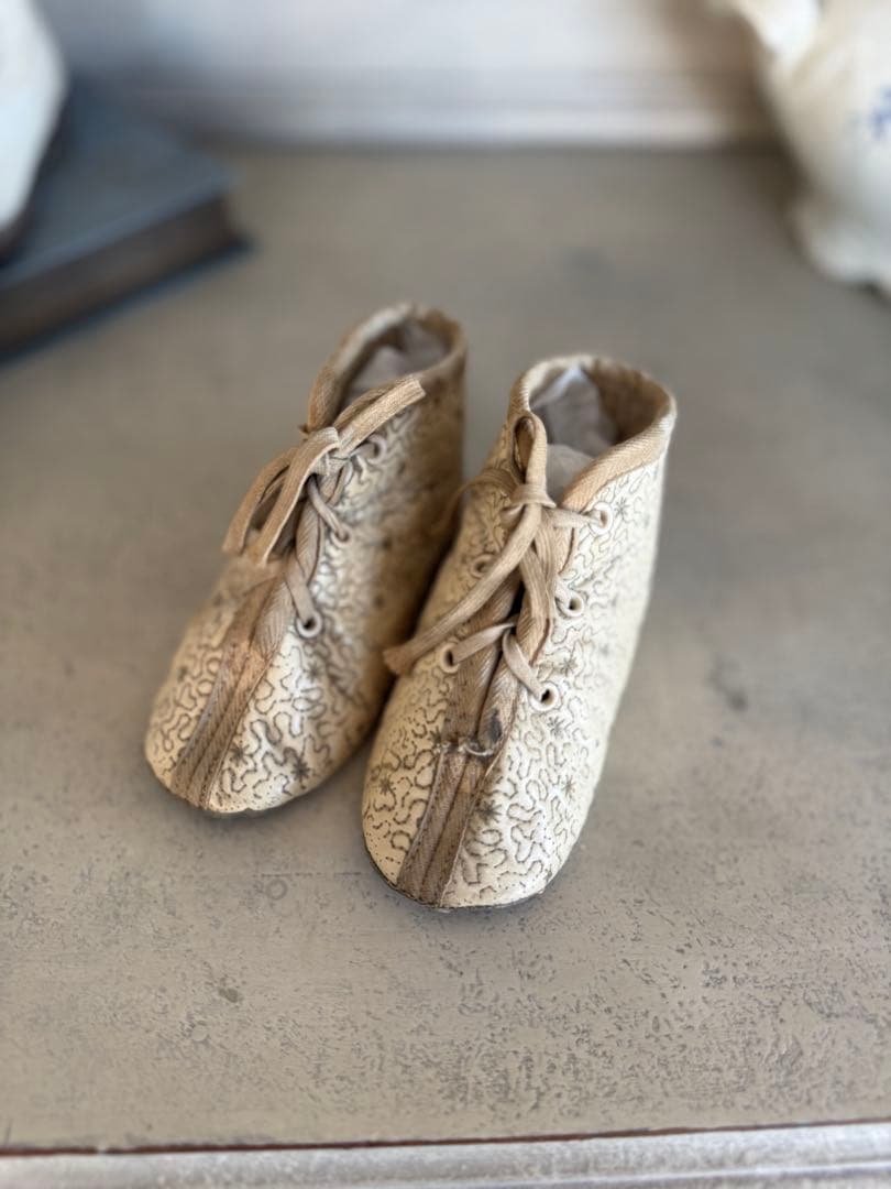 フランスアンティーク総刺繍ベビーシューズ クリーム色