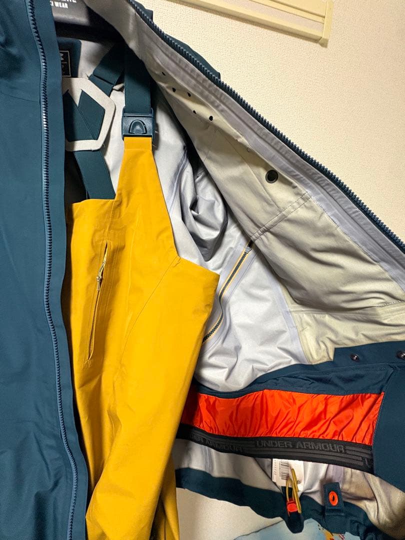 【日本未発売】アンダーアーマー ゴアテックス スキーウェアサイズSM
