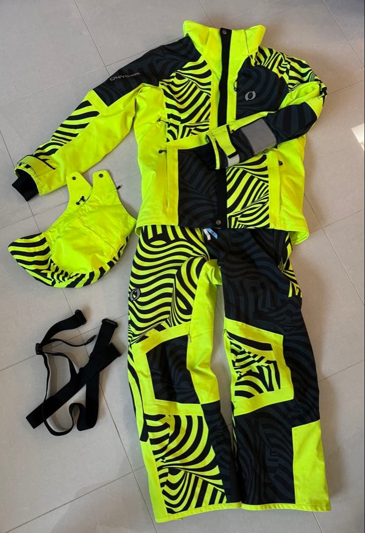 オンヨネ　デモ　スキーウェア Mサイズ　ブラック　イエロー
