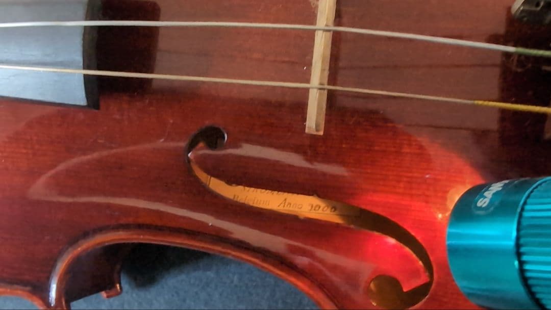 バイオリン本体 、弓、ケースほか　カバーにアーティストの直筆サイン有り
