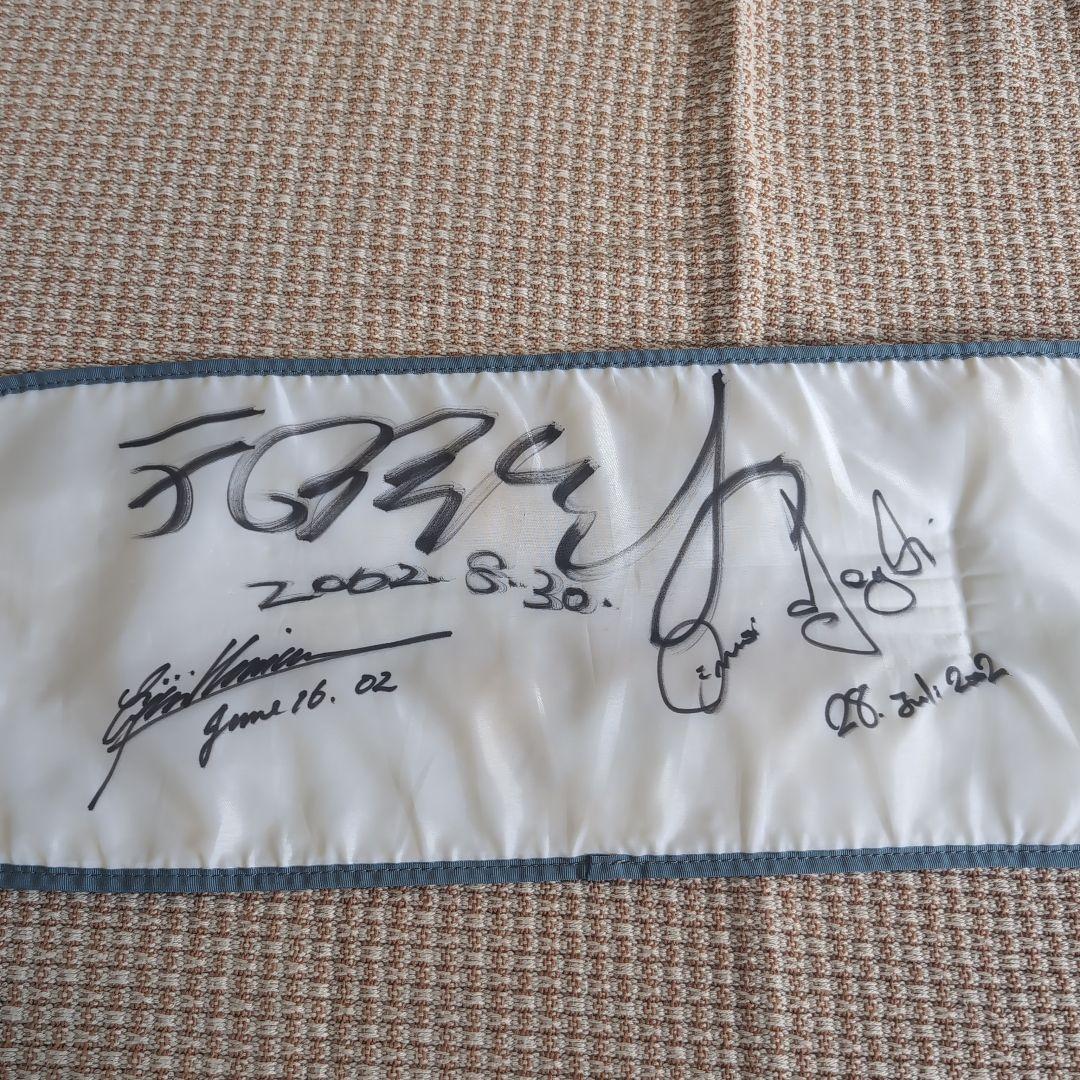 バイオリン本体 、弓、ケースほか　カバーにアーティストの直筆サイン有り