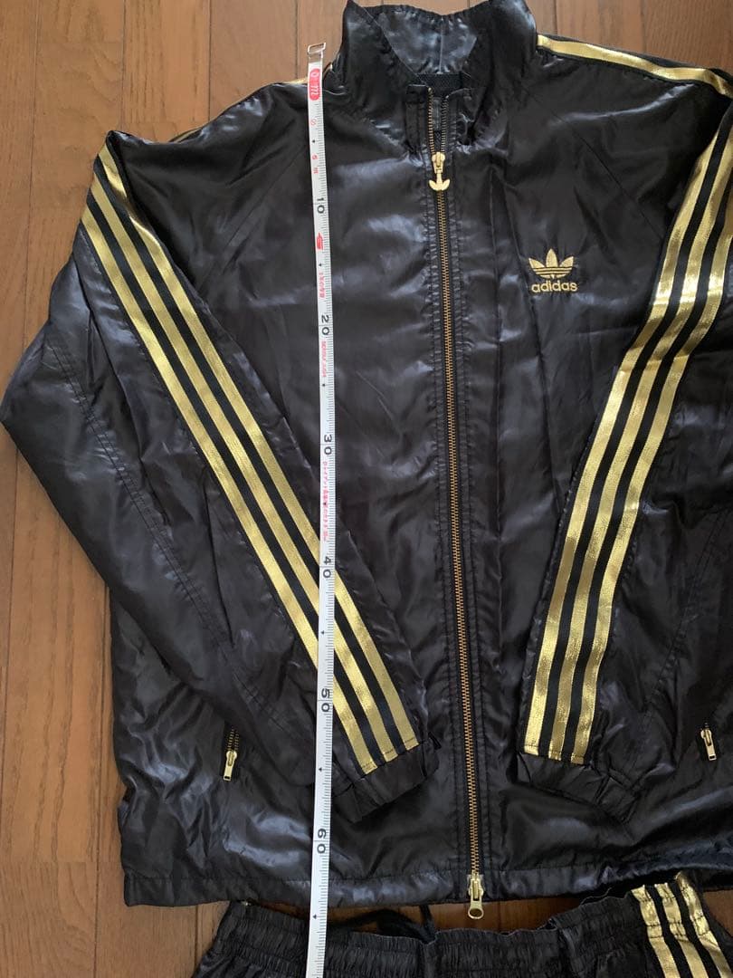 adidasゴールドジャージ
