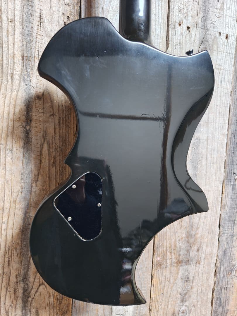 ユニークデザイン ブラックエレキギター　ノーブランド　ジャンク